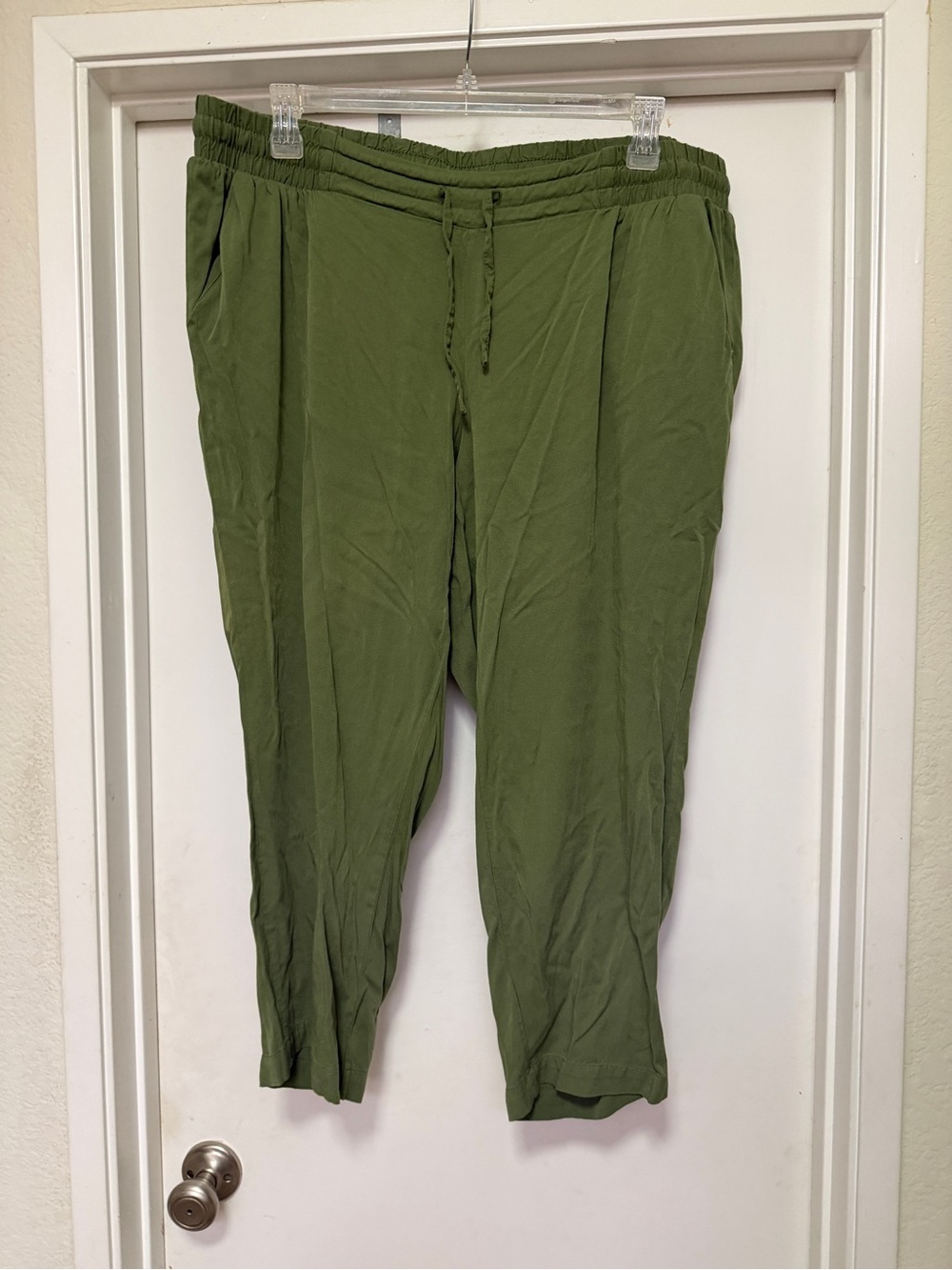 Torrid Drawstring Relaxed Tapered Crop Pants -  green - Torrid size 2 (2X 18/20)